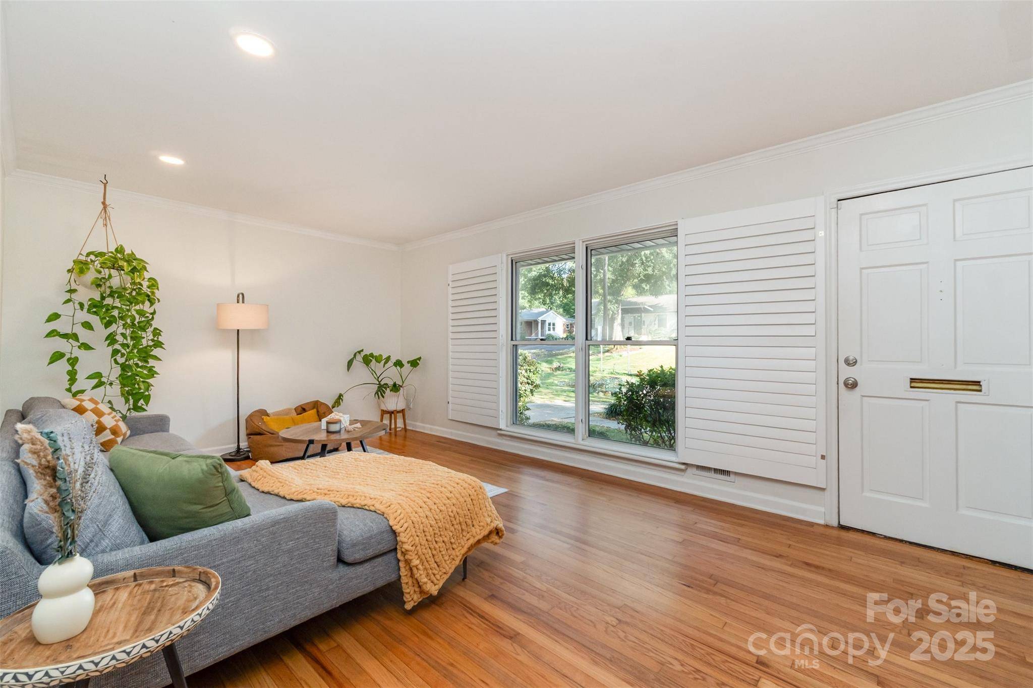 Charlotte, NC 28209,4432 University DR