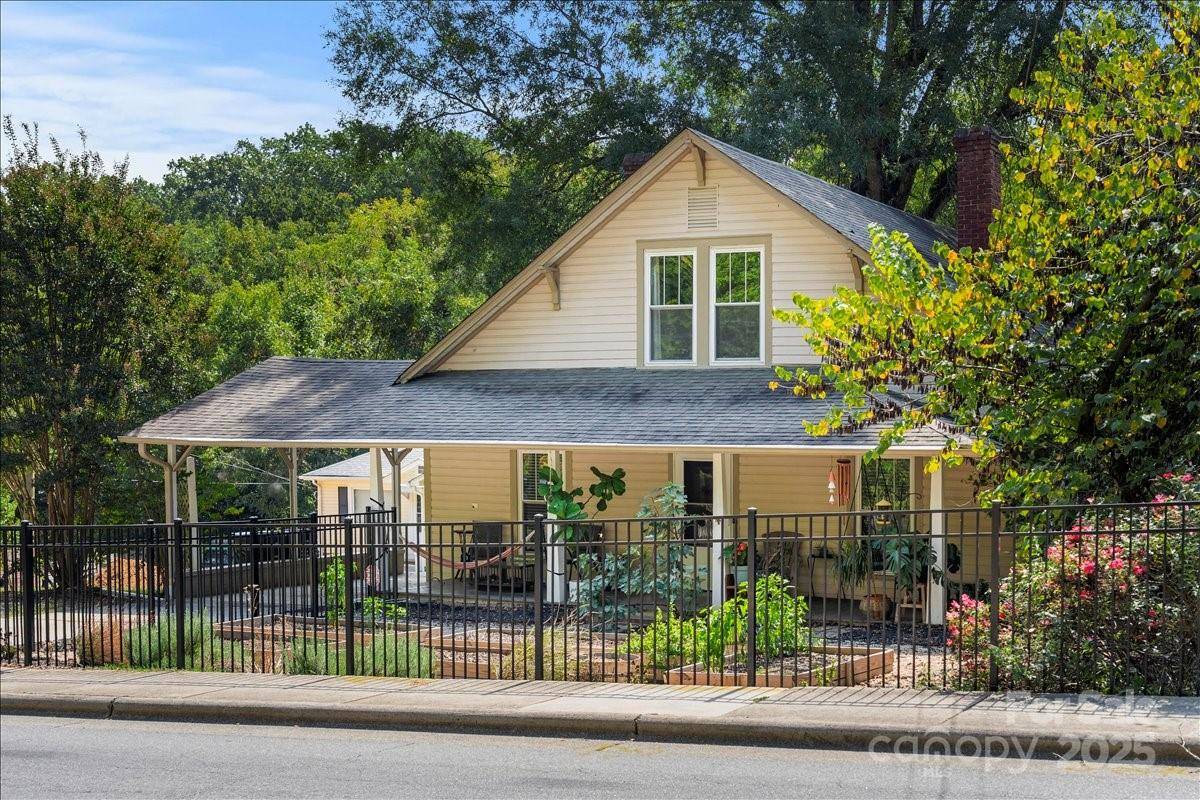 Concord, NC 28025,208 Corban AVE SE