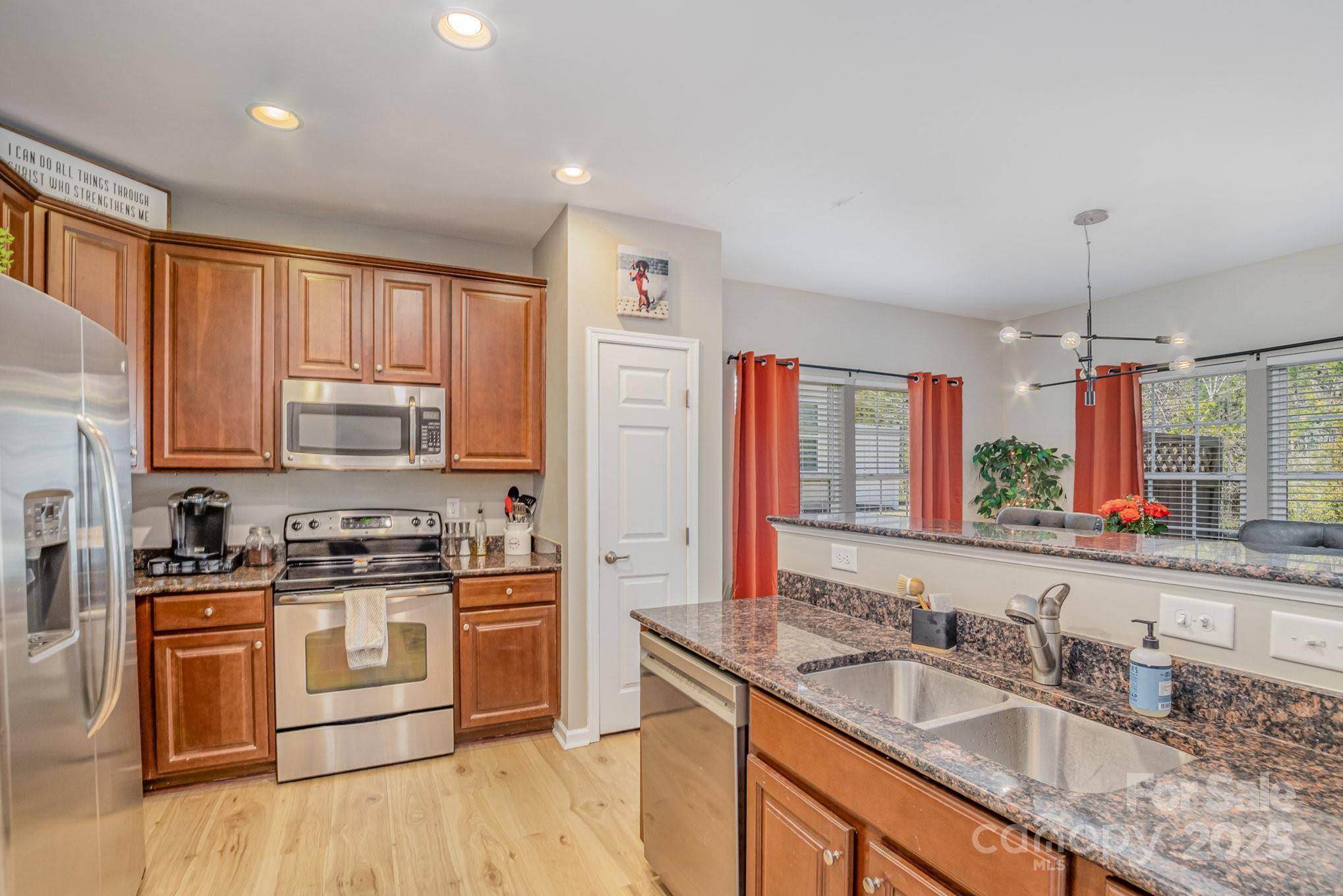 Tega Cay, SC 29708,121 Inlet Point DR