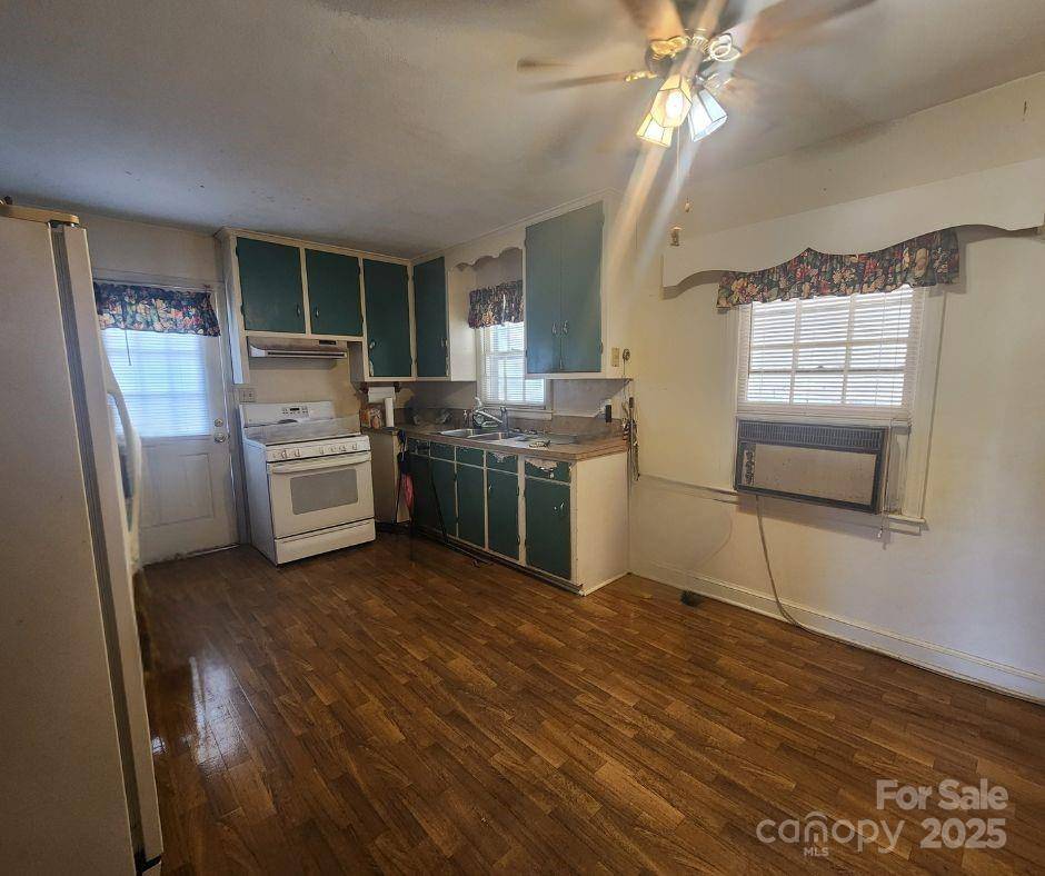 Lincolnton, NC 28092,100 Carolina CIR