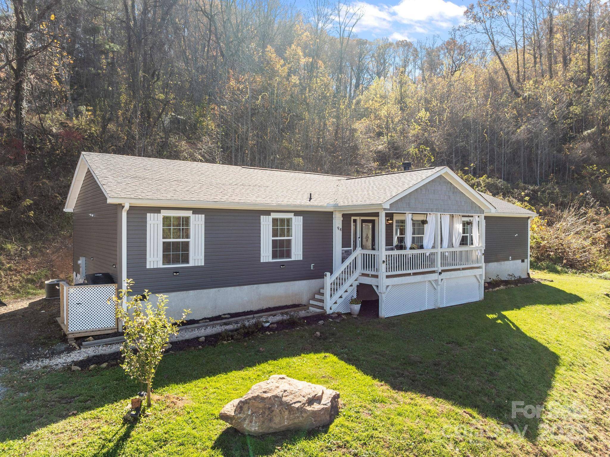 Waynesville, NC 28786,94 Leopard DR