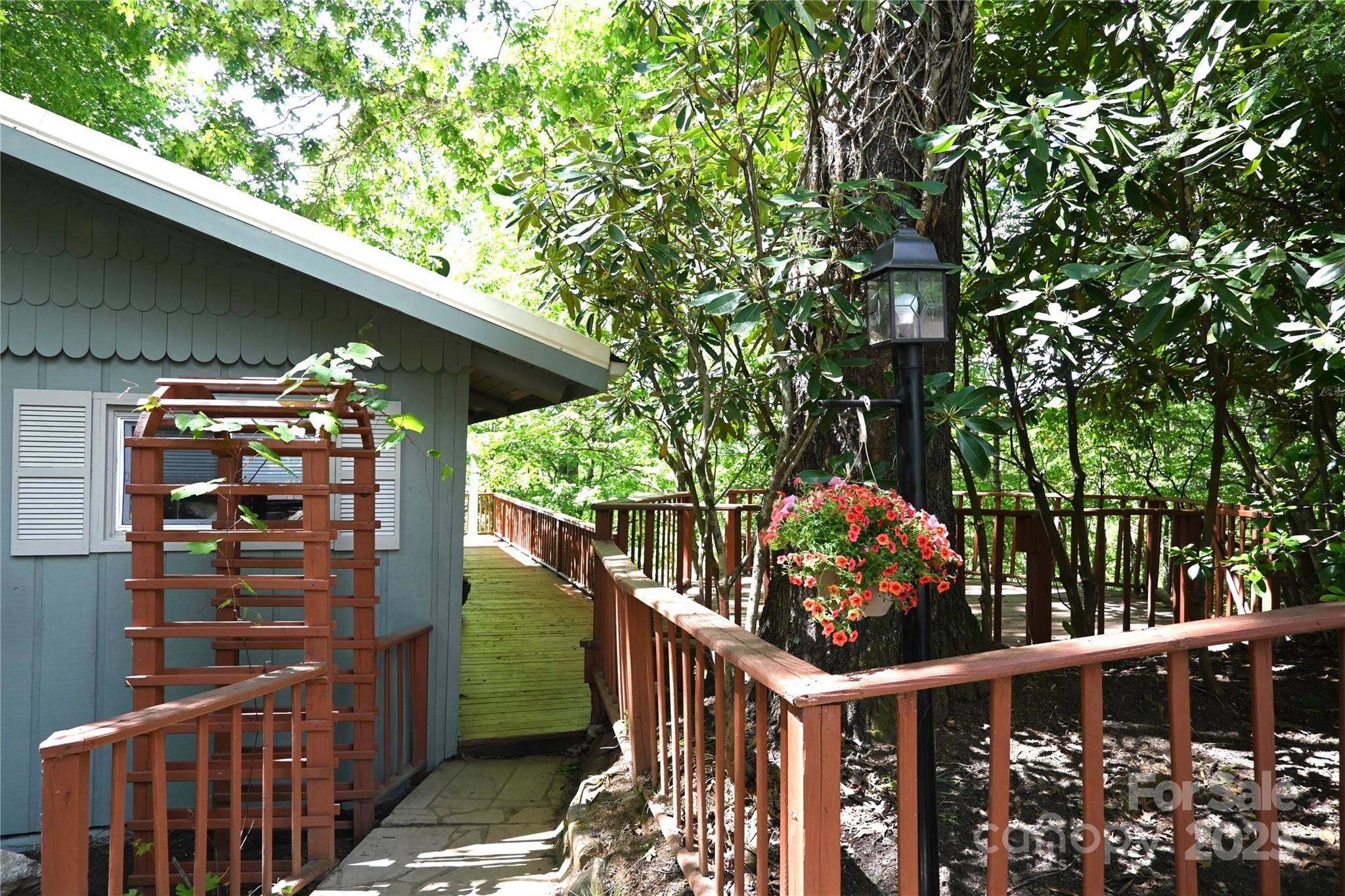 West Jefferson, NC 28694,220 Skyline RD