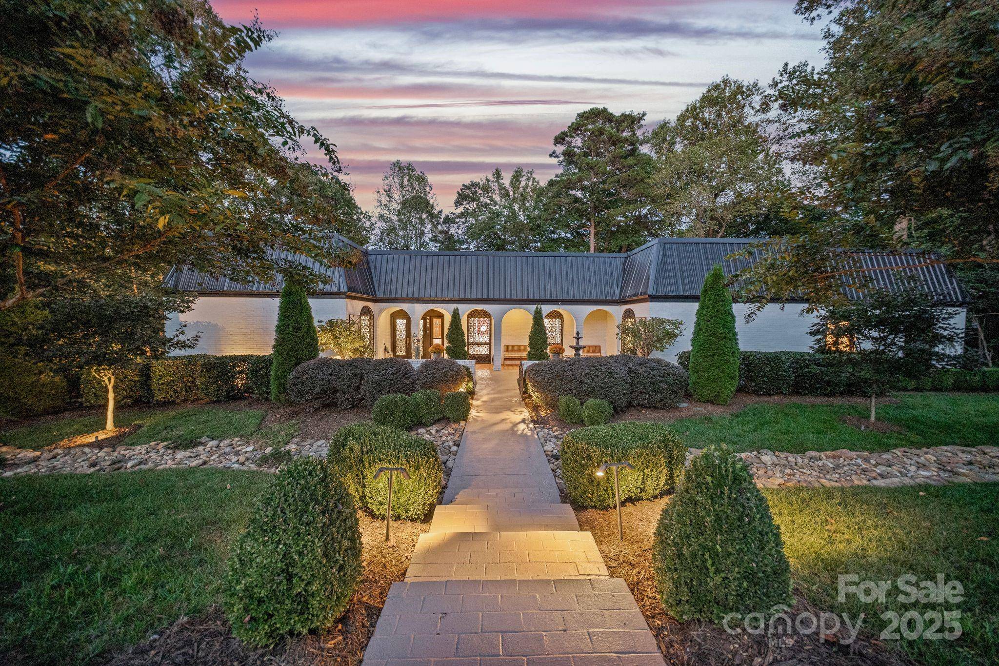 Hickory, NC 28601,2082 2nd Street DR NW