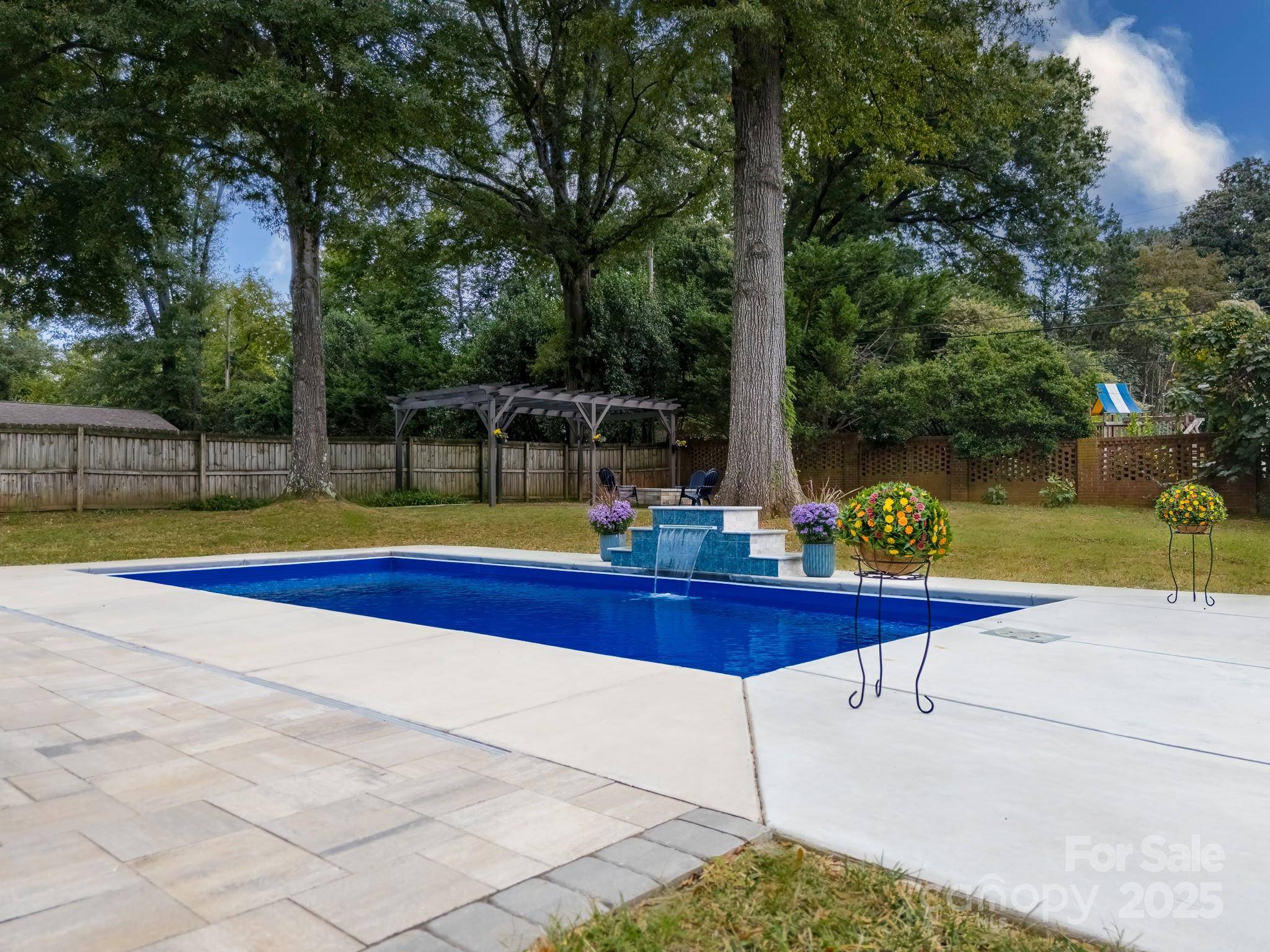 Charlotte, NC 28211,1121 S Wendover RD