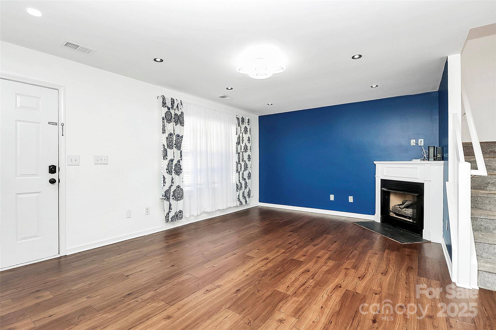 Charlotte, NC 28269,10549 Yellow Rose LN