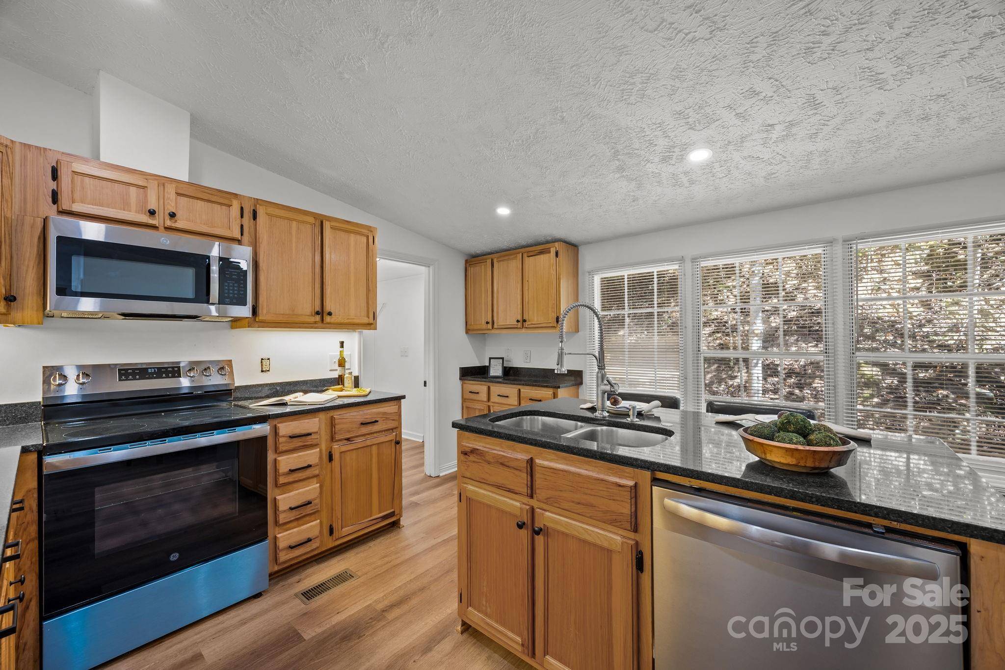 Sylva, NC 28779,86 Tuts TER