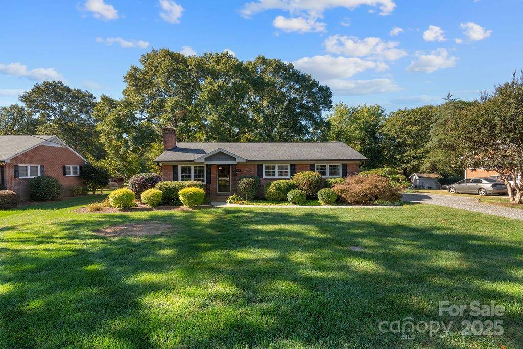 Dallas, NC 28034,403 W Lewis ST