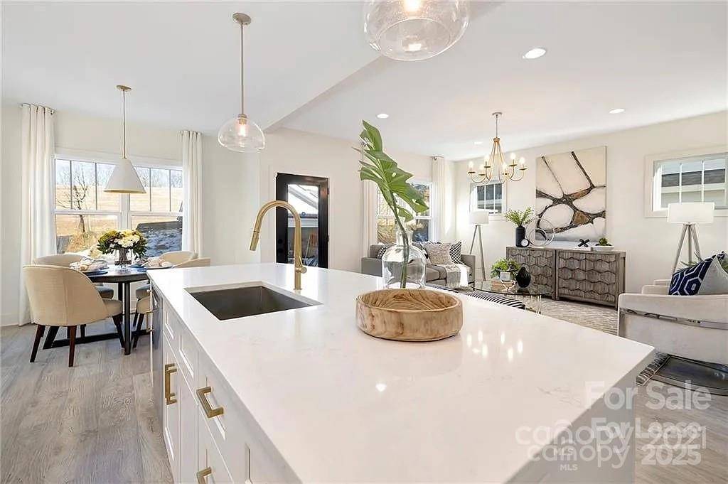 Charlotte, NC 28208,647 Tennyson DR