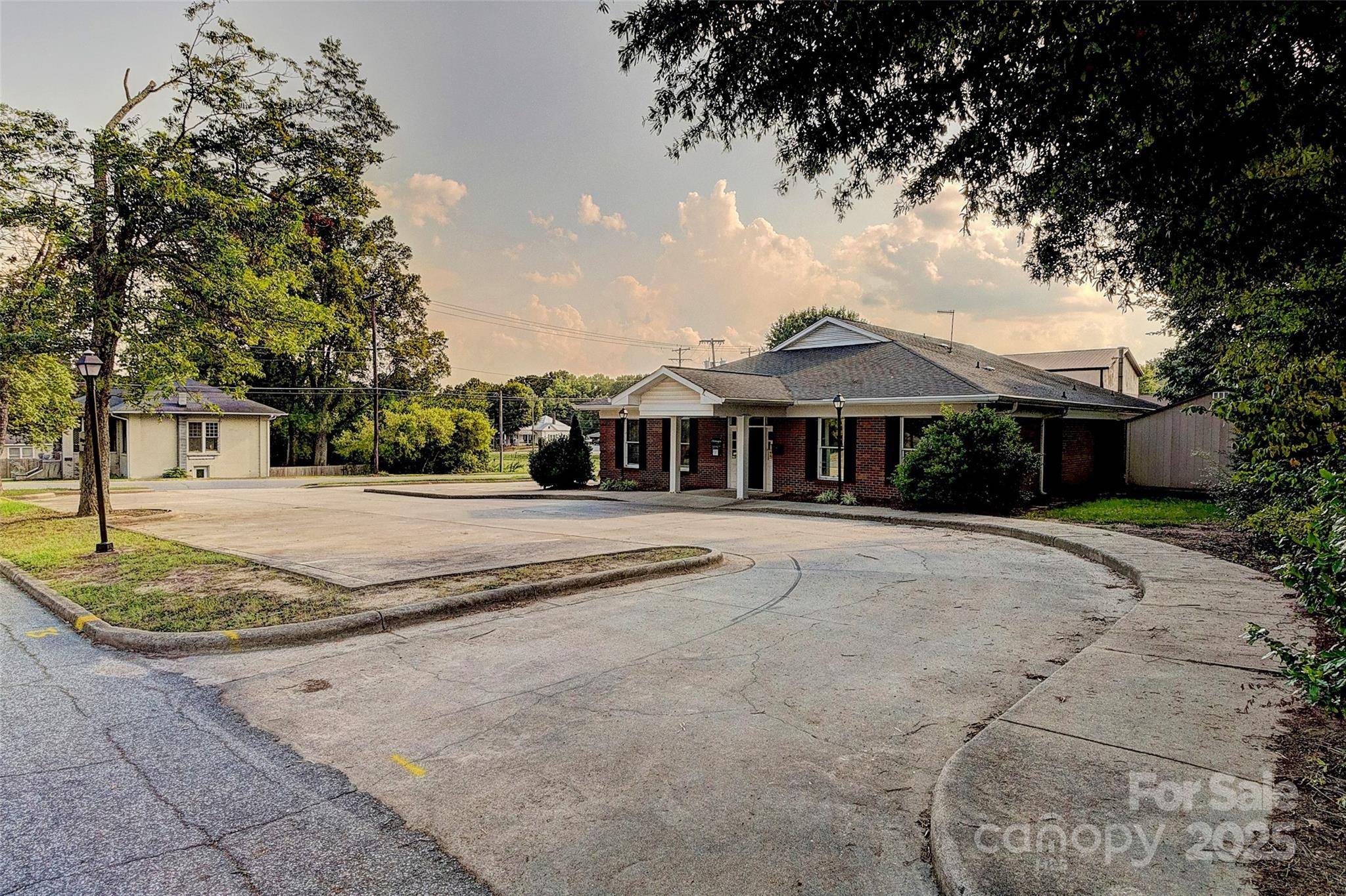 Cherryville, NC 28021,112 S Oak ST