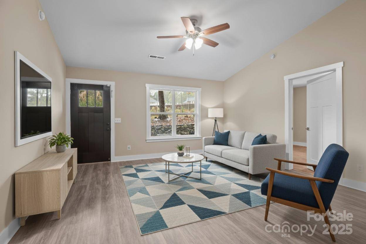 Mooresville, NC 28117,996 Cornelius RD