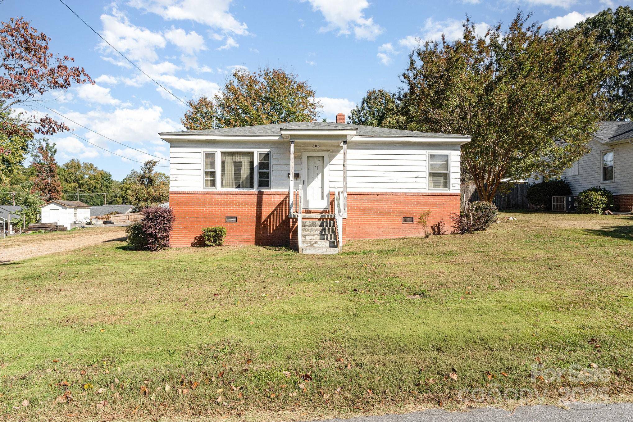 Kannapolis, NC 28081,806 Walker ST