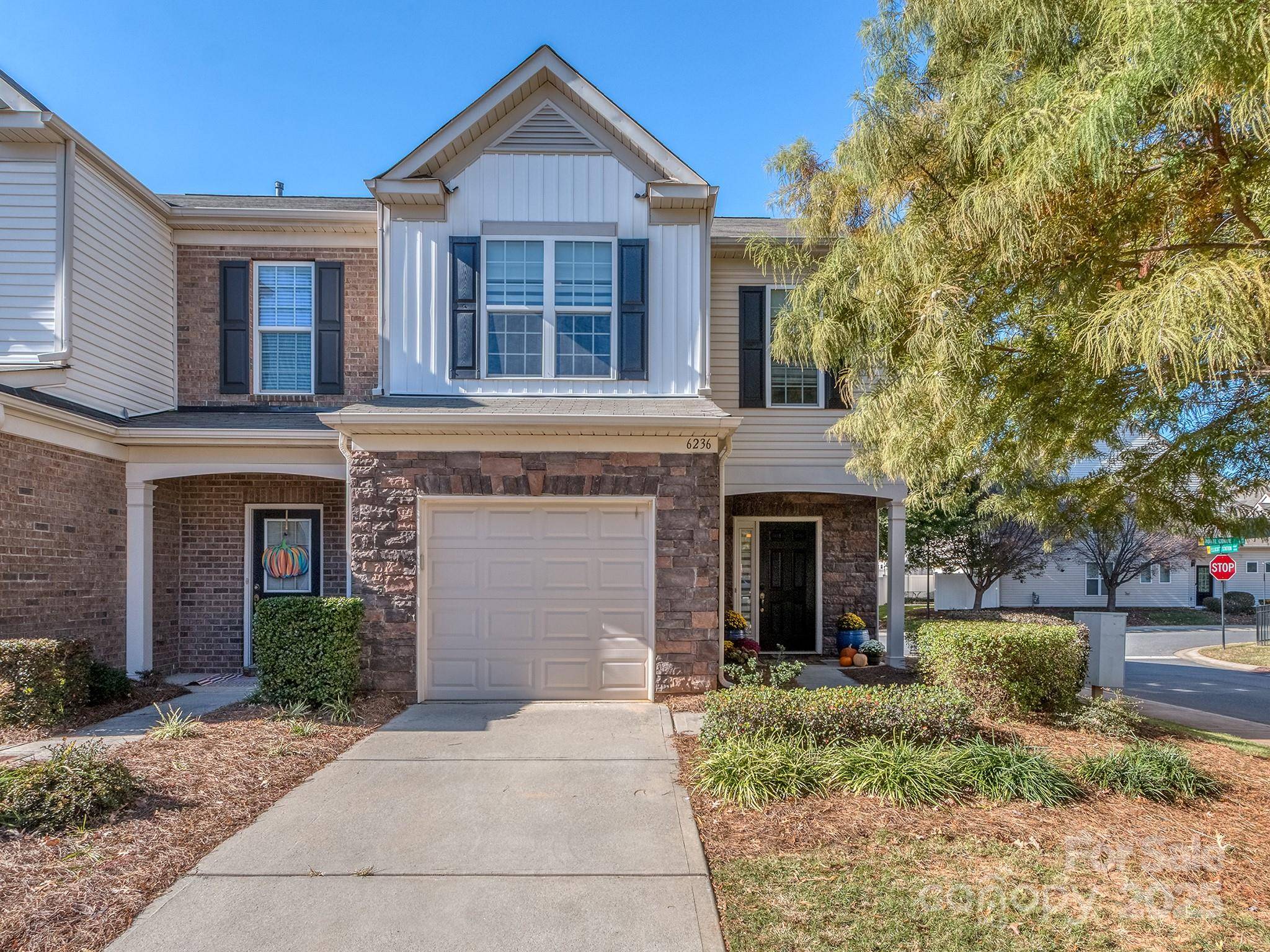 Charlotte, NC 28210,6236 Rockefeller LN