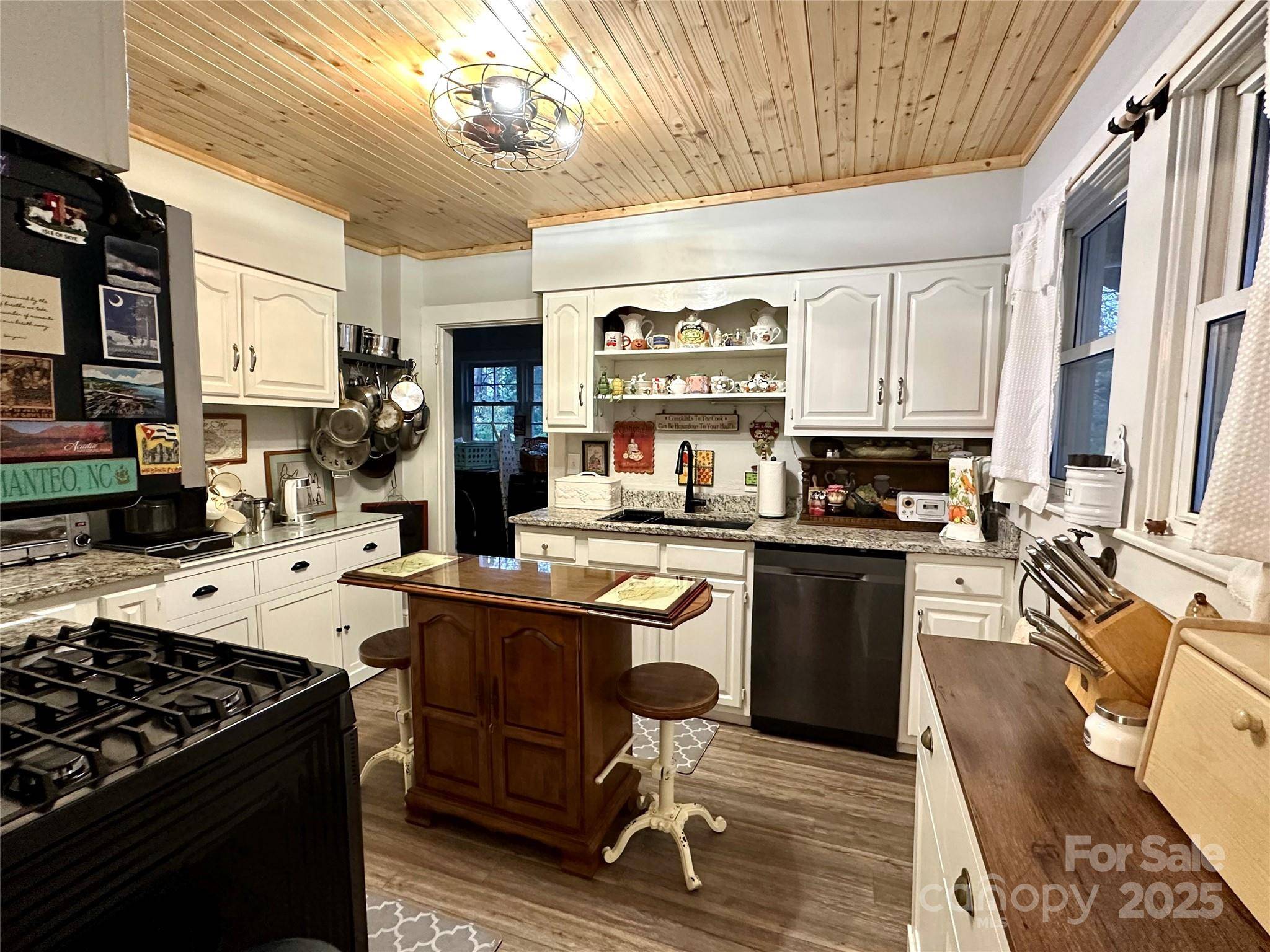 Spruce Pine, NC 28777,44 Hemlock AVE