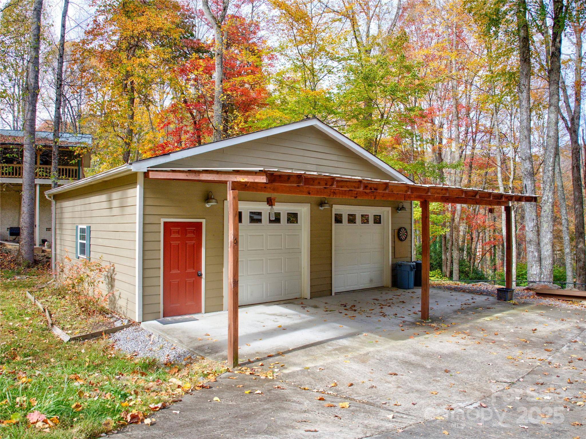 Maggie Valley, NC 28751,27 Maple DR