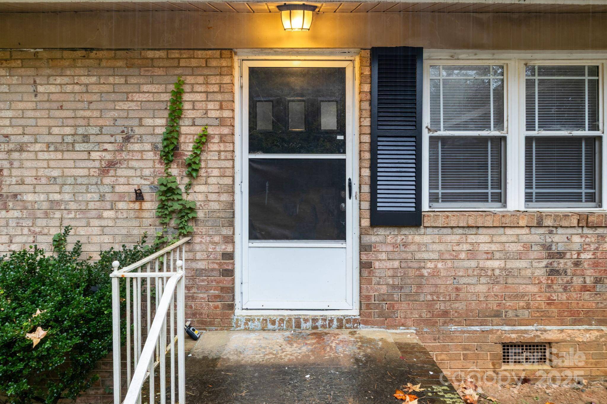 Charlotte, NC 28216,5300 Hickory LN