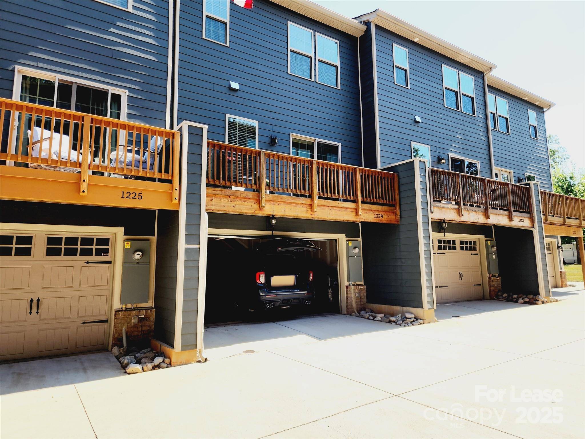 Charlotte, NC 28205,1229 Queen Lyon CT