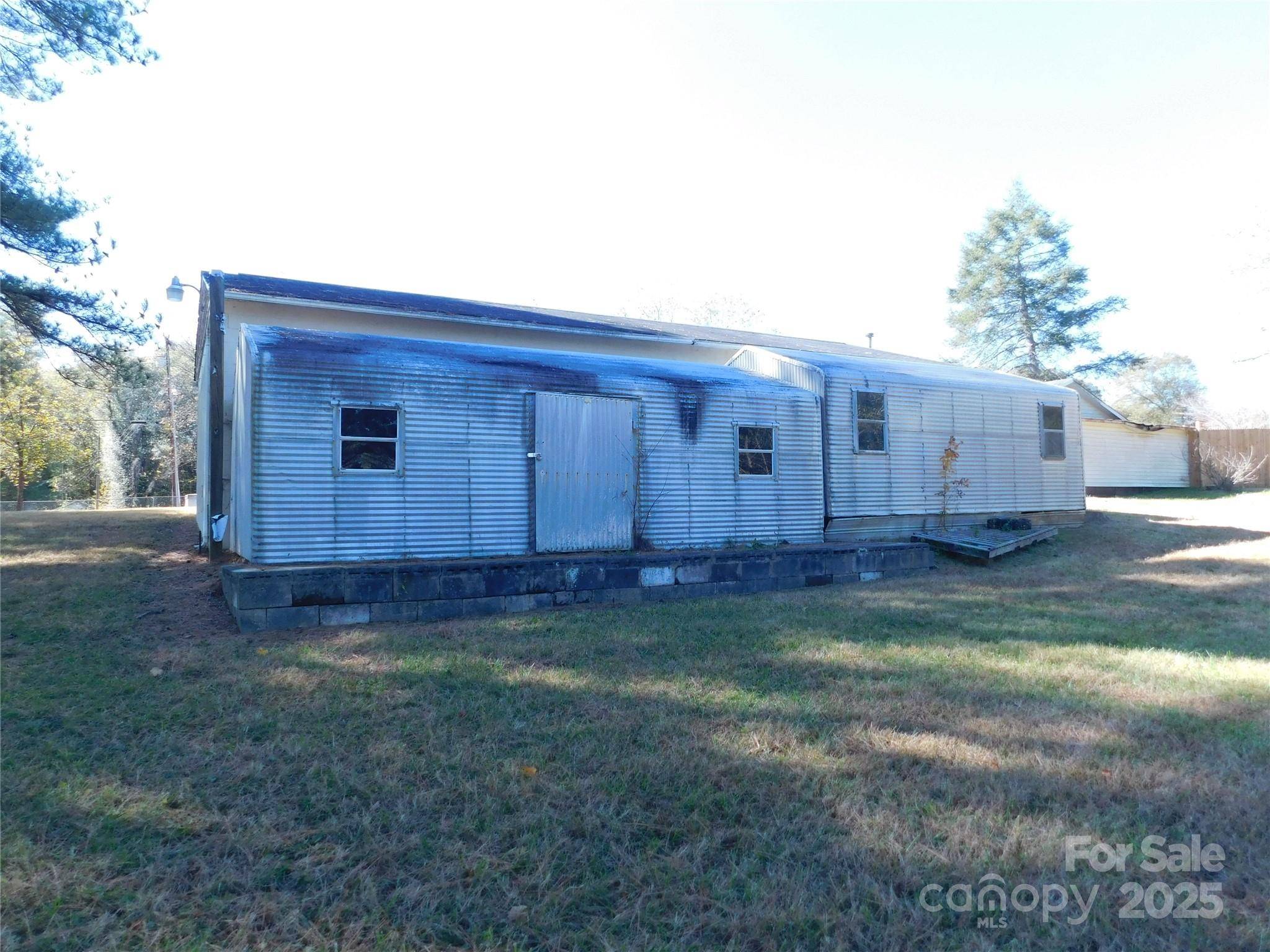 Lincolnton, NC 28092,944 W Hwy 150 HWY