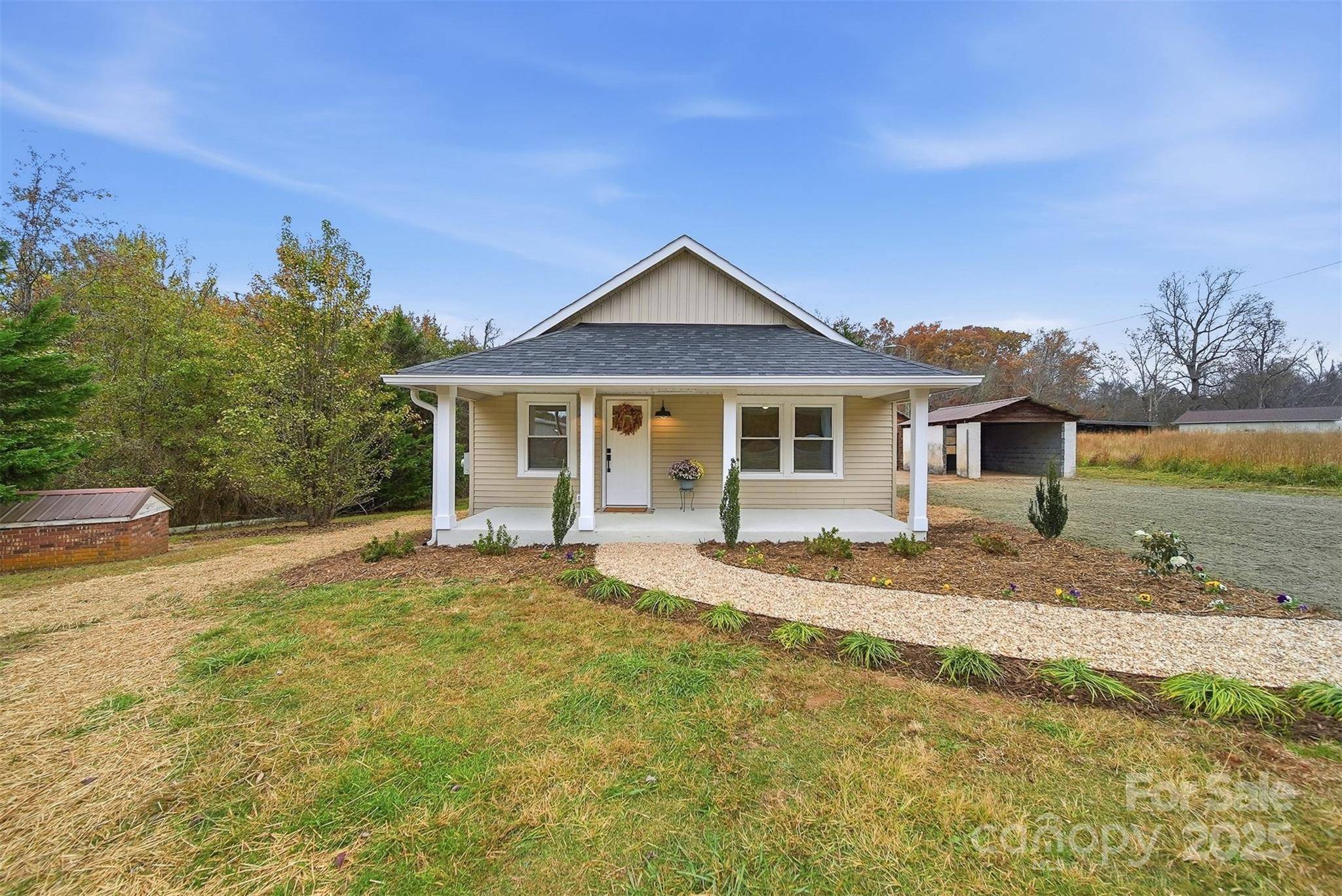 Hickory, NC 28602,2027 Old Shelby RD