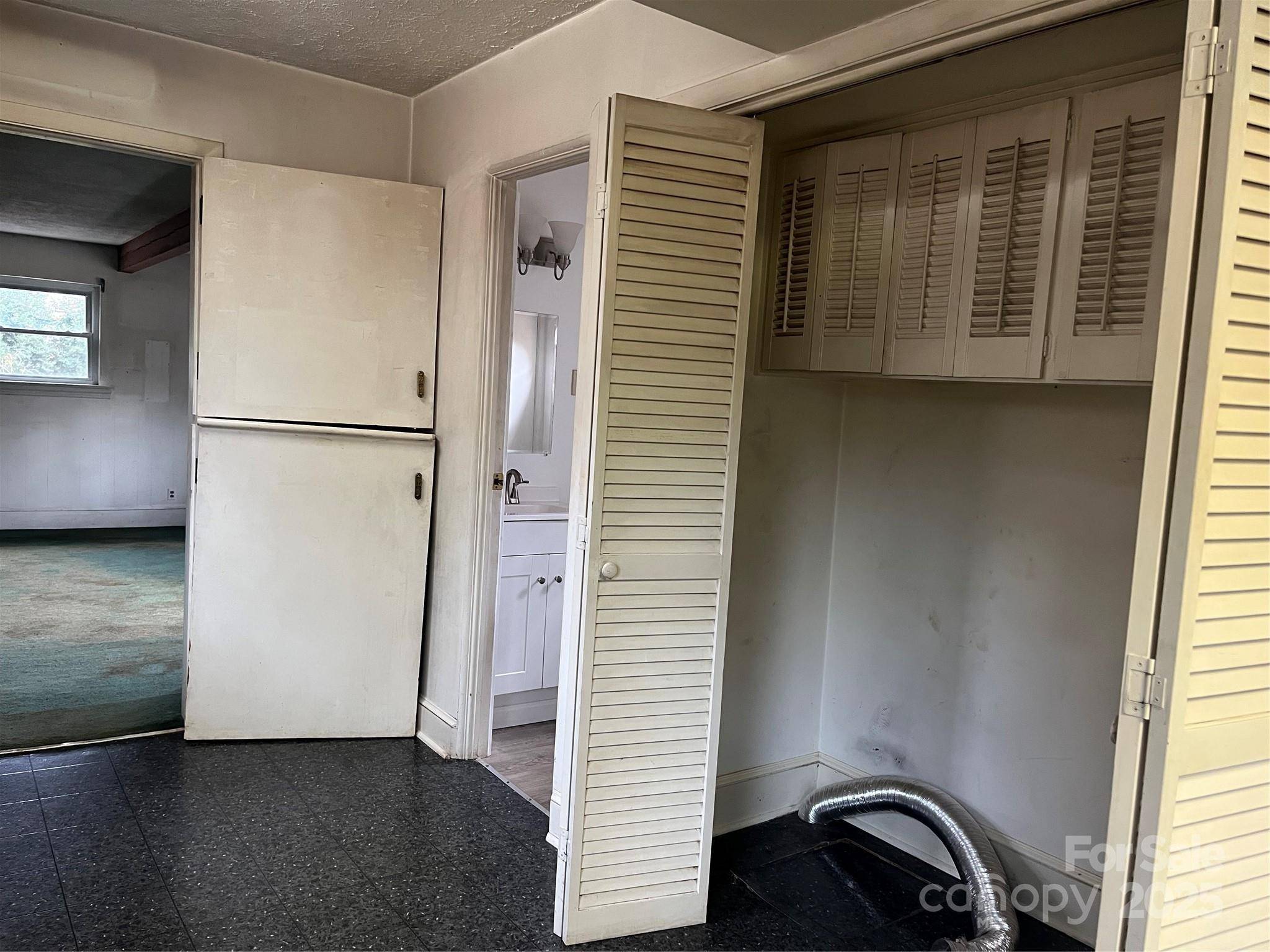 Morganton, NC 28655,302 Walton RD