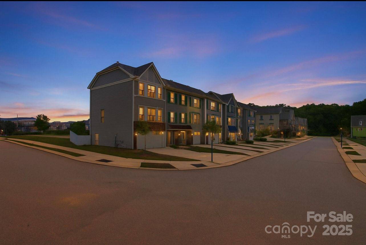 Mooresville, NC 28117,105 Helm LN #B