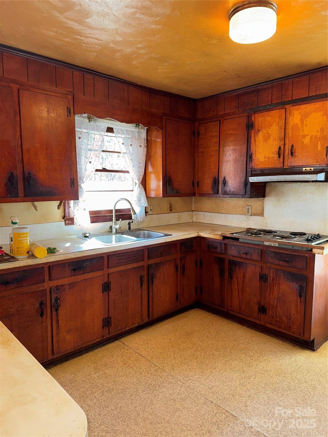 Marion, NC 28752,5046 Old Linville RD