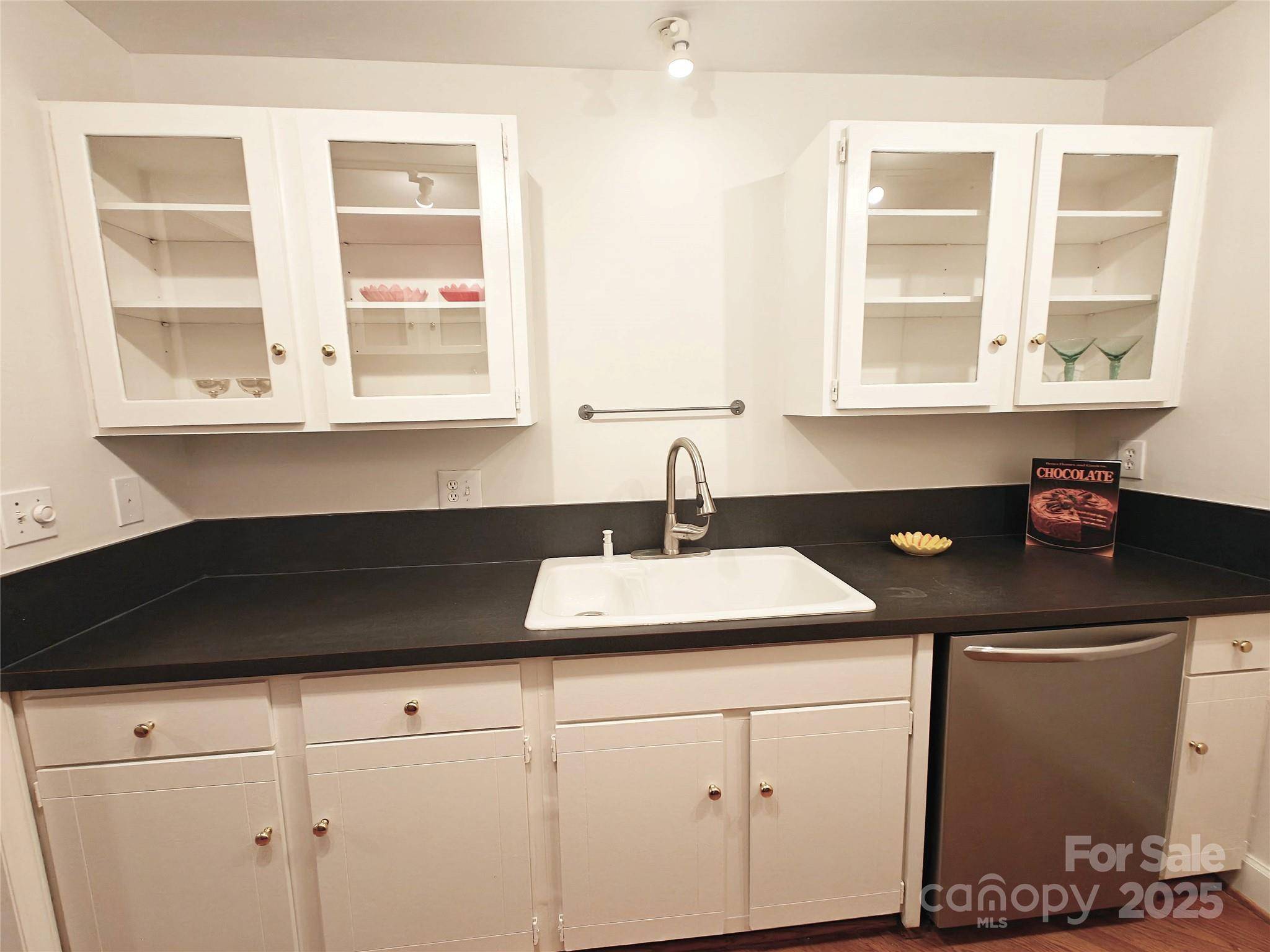 Charlotte, NC 28207,1323 Queens RD #321