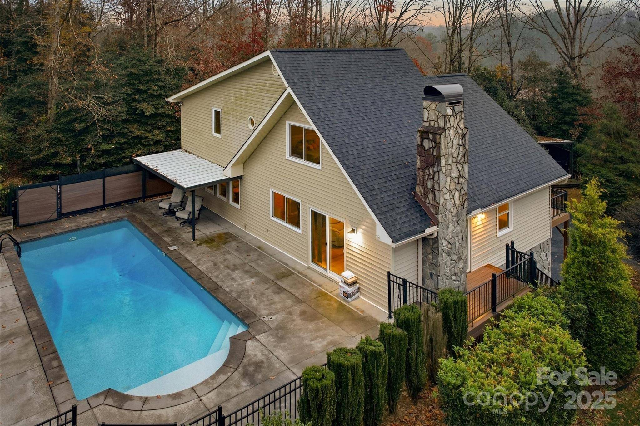 Hickory, NC 28602,7501 Woodland Hills RD