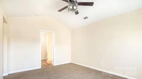 Charlotte, NC 28215,9036 Bradstreet Commons WAY