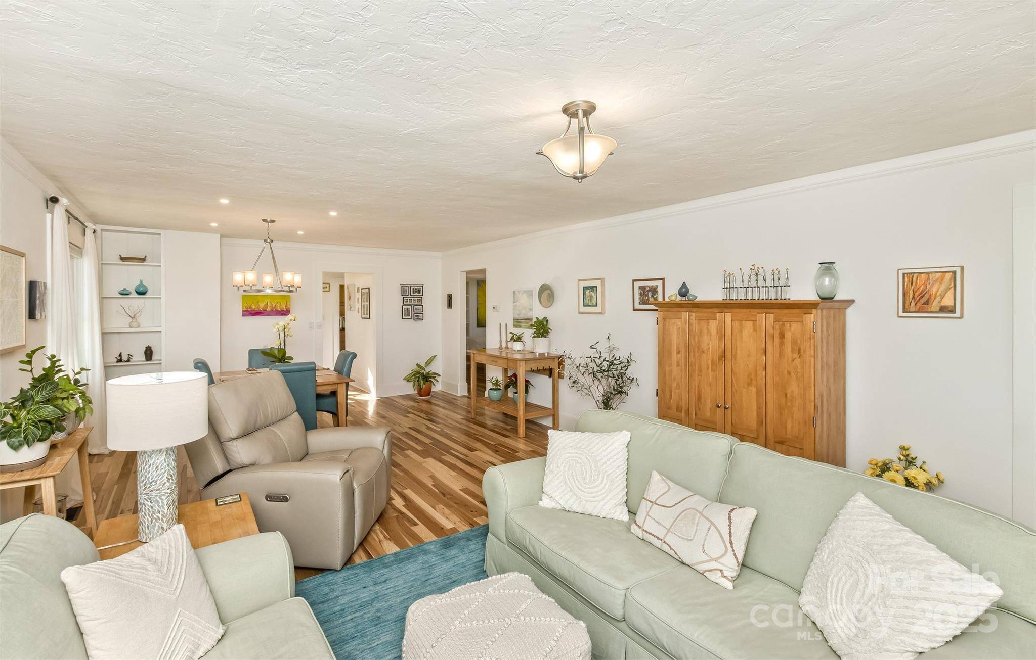 Brevard, NC 28712,522 Calvert RD