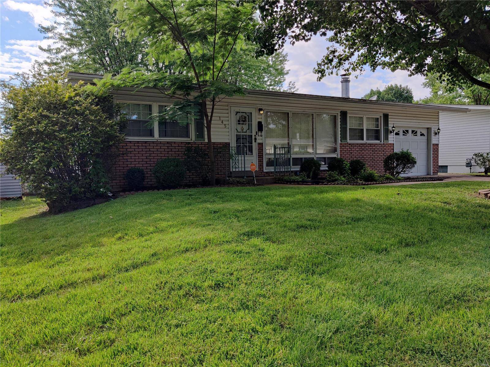 Florissant, MO 63033,145 Coteau LN