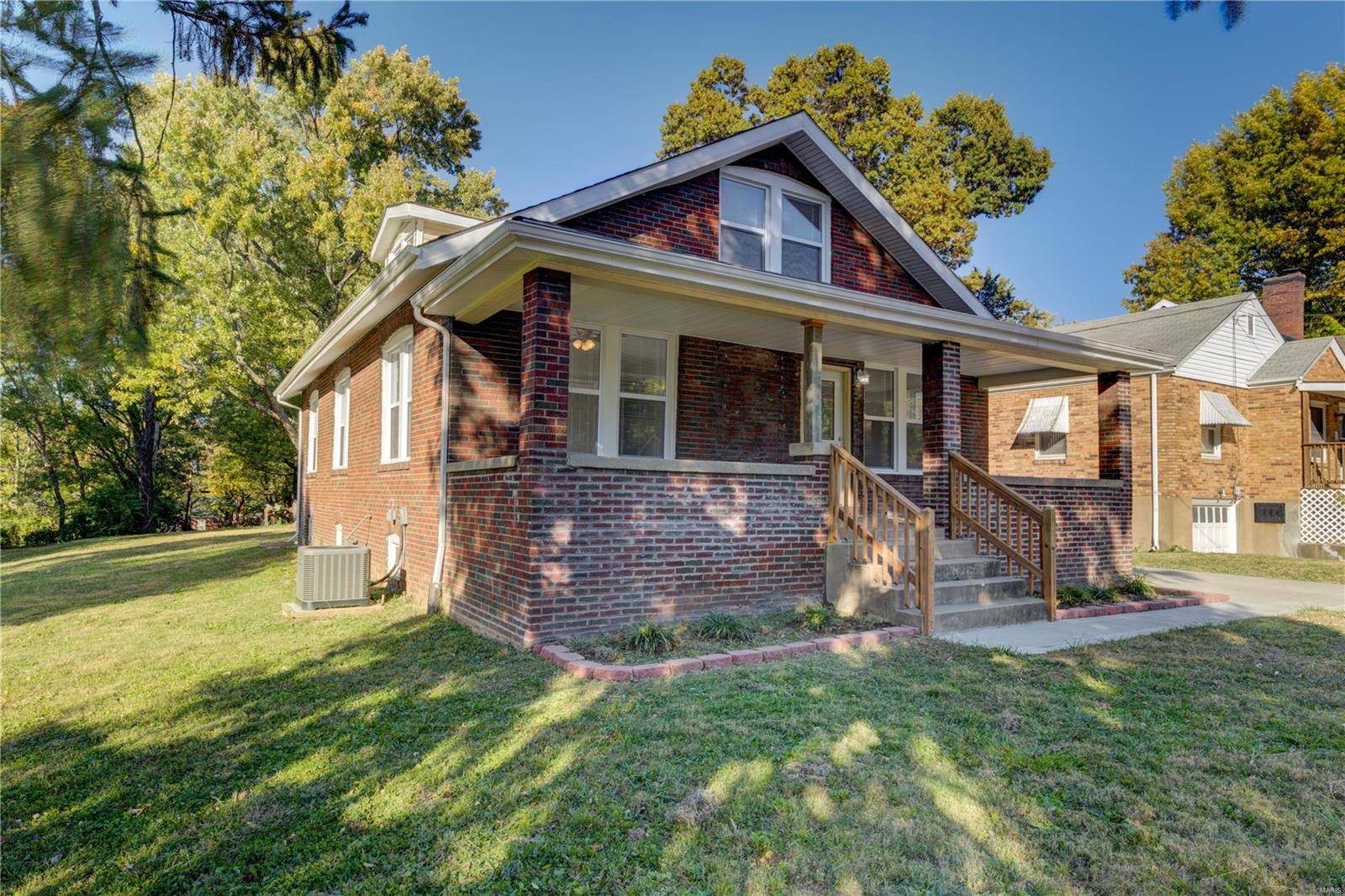 St Louis, MO 63114,9027 North AVE