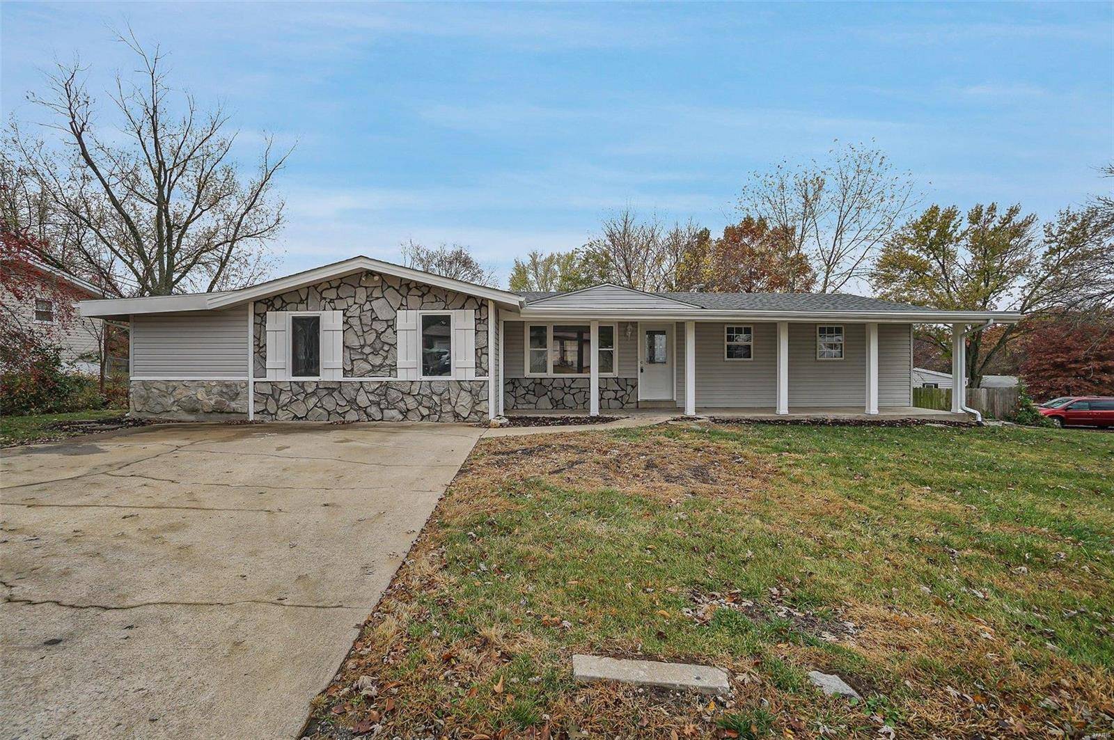 Lake St Louis, MO 63367,207 Oakridge LN