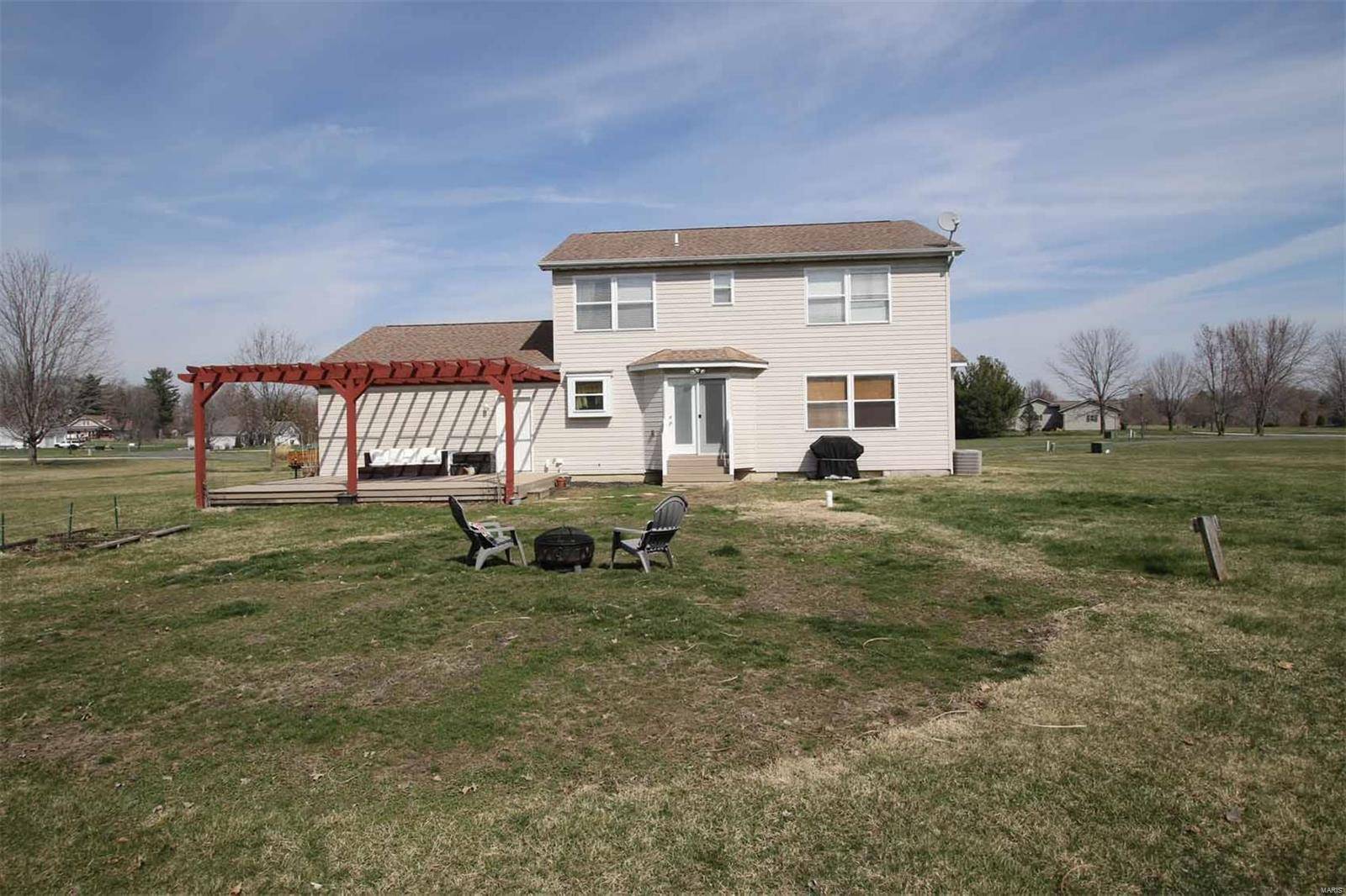 Bethalto, IL 62010,123 Greenbrier LN