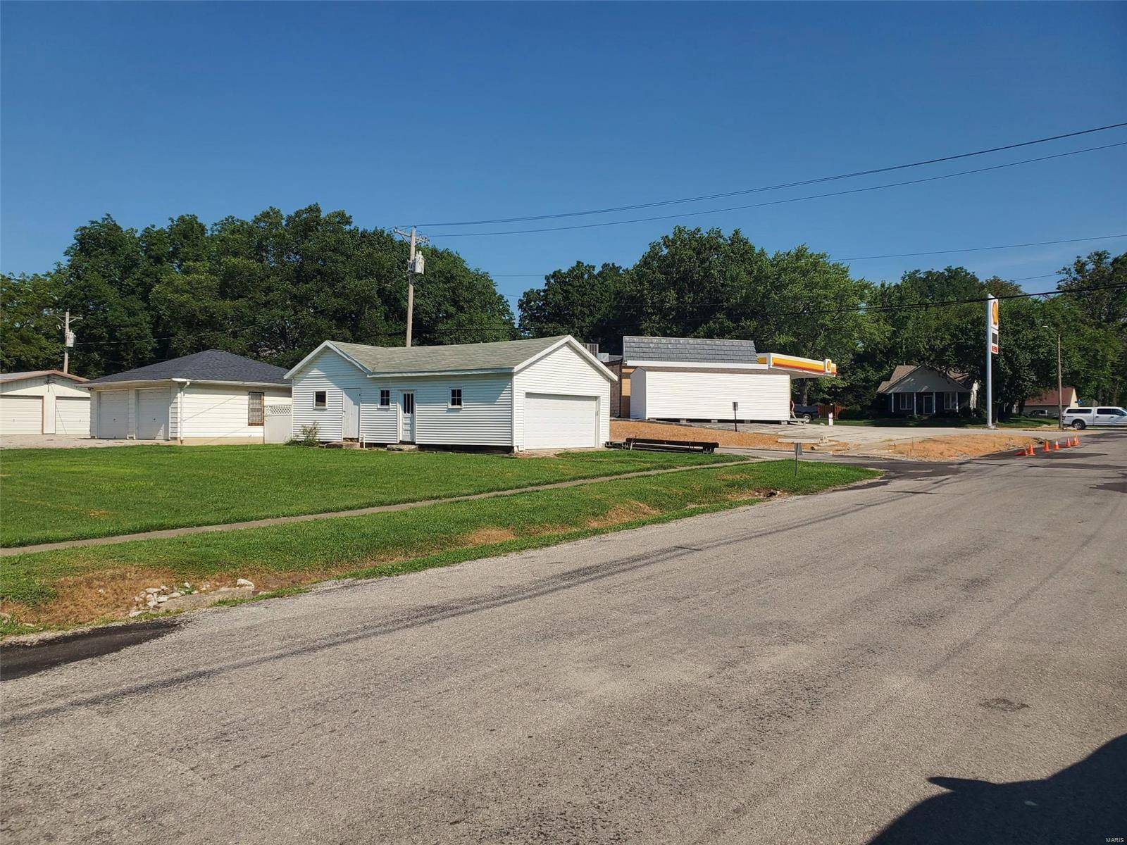 Carlyle, IL 62231,411 13th ST