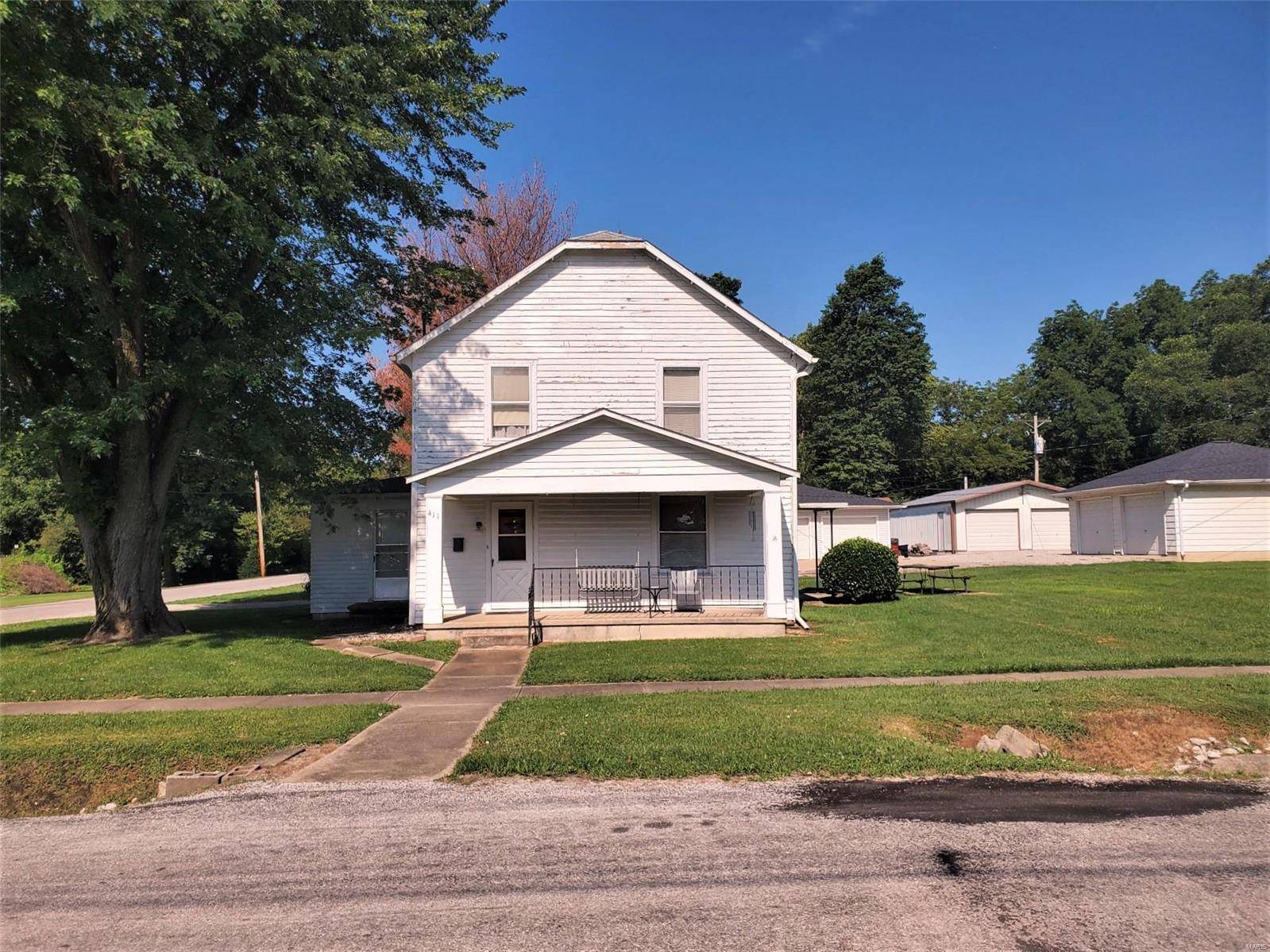 Carlyle, IL 62231,411 13th ST