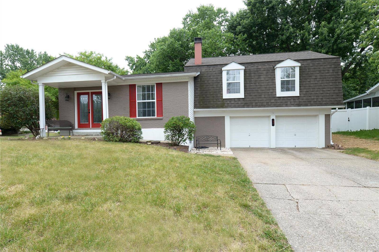 St Peters, MO 63376,1 Jane DR