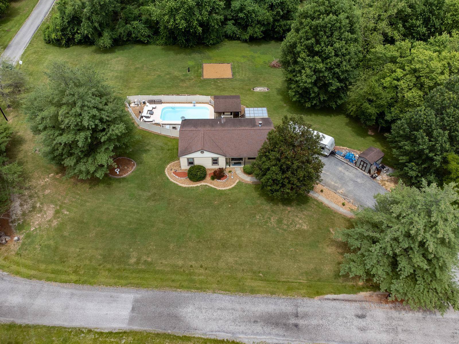 Edwardsville, IL 62025,8813 Rosewood Hills Dr.