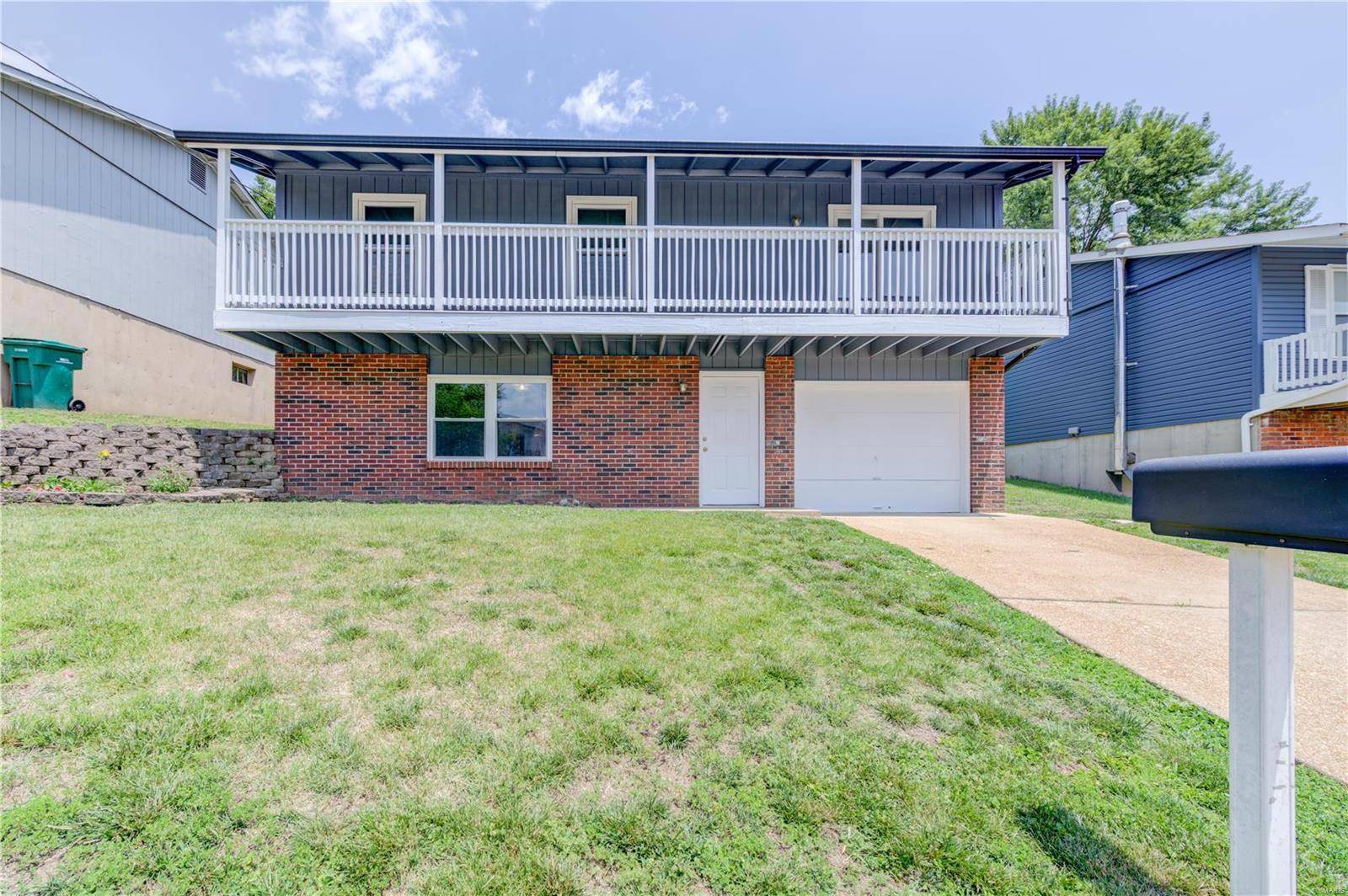 Fenton, MO 63026,851 Matthews DR