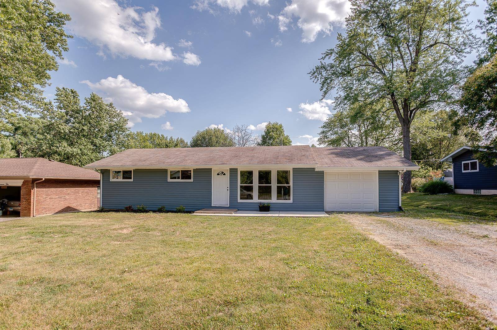 New Athens, IL 62264,1108 Lela DR