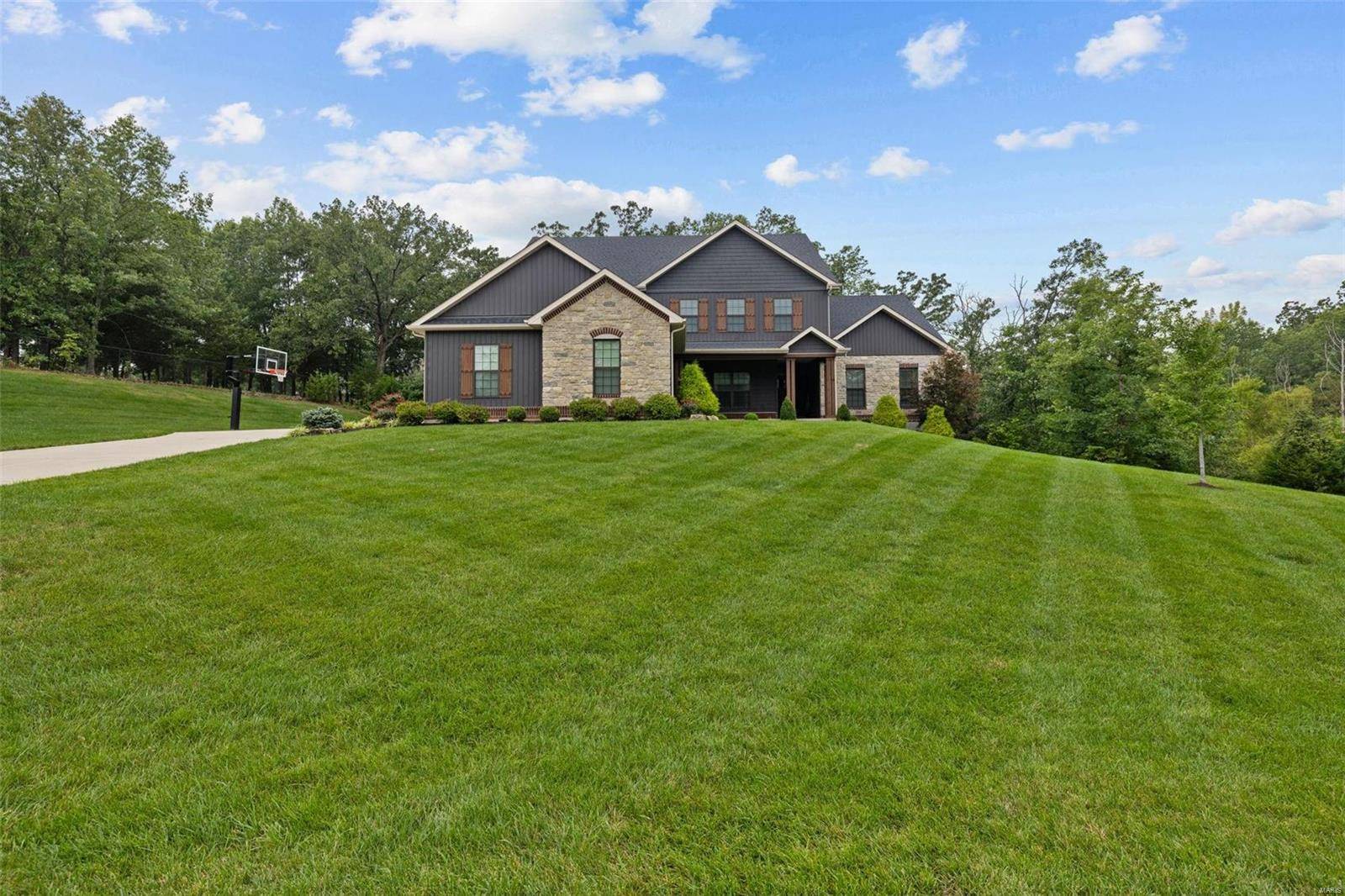 Wentzville, MO 63385,305 Crescent Oak CT