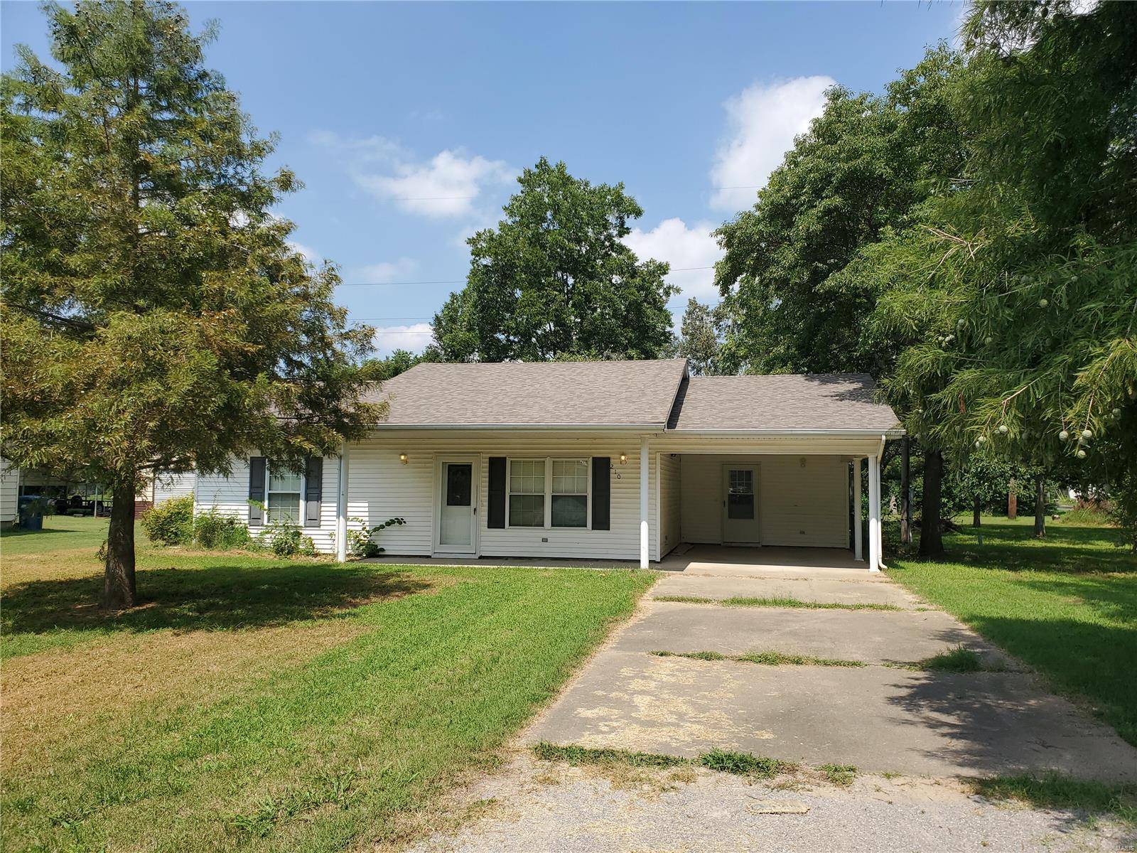 Bertrand, MO 63823,210 E Beech ST