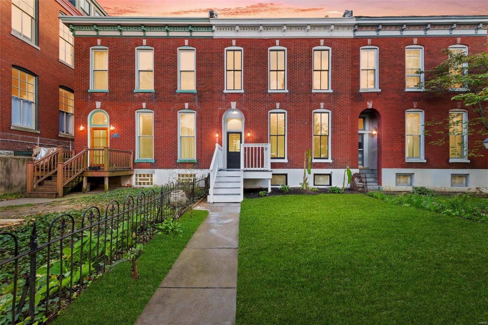 St Louis, MO 63104,2222 Sidney ST