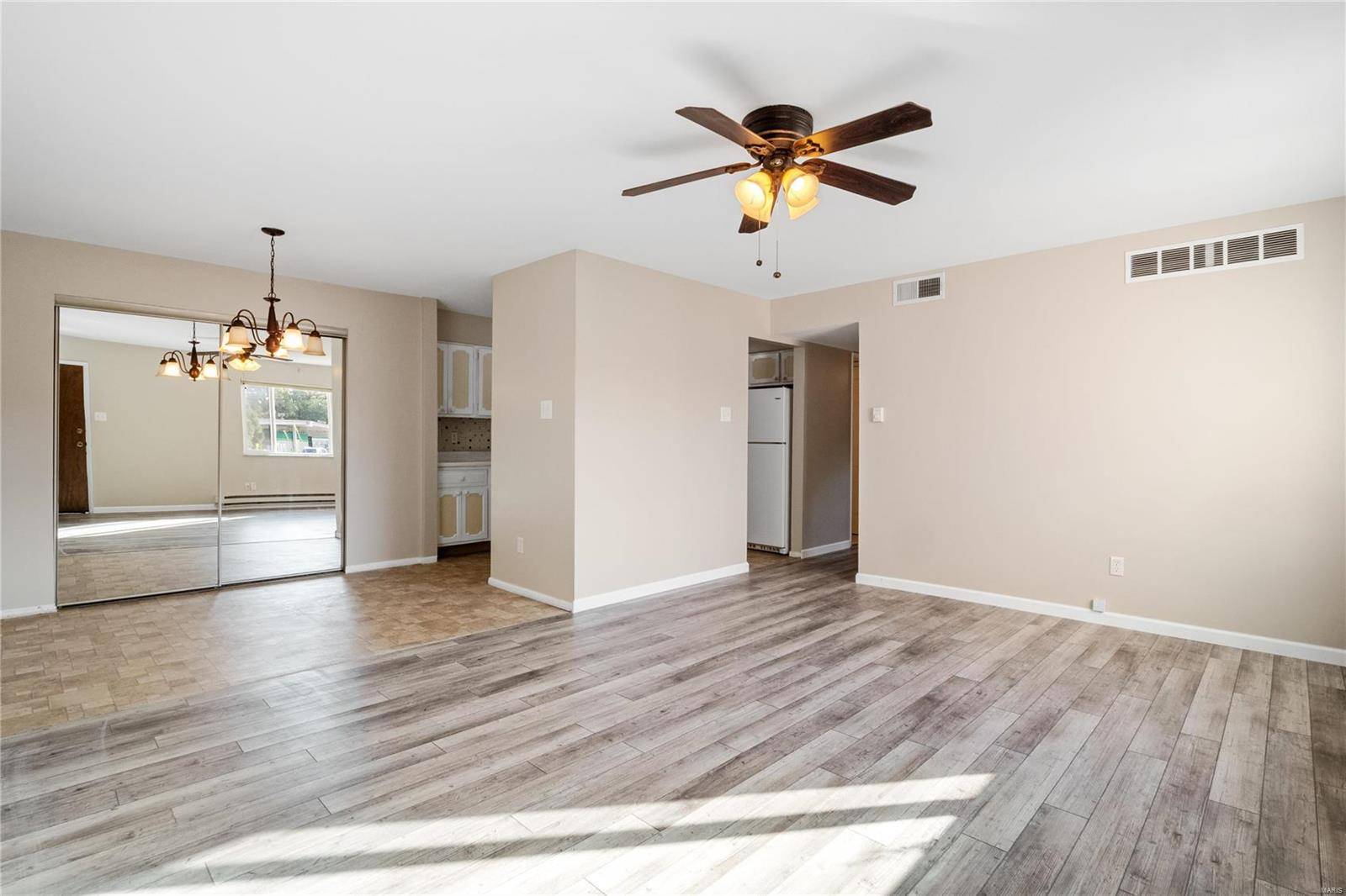 St Louis, MO 63128,10003 Sakura DR #B