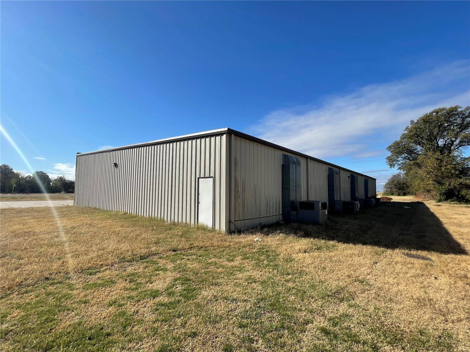 Clarkton, MO 63837,110 W Highway 162