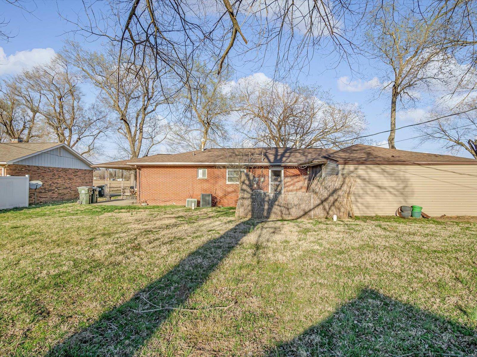Dupo, IL 62239,1015 Falling Springs DR