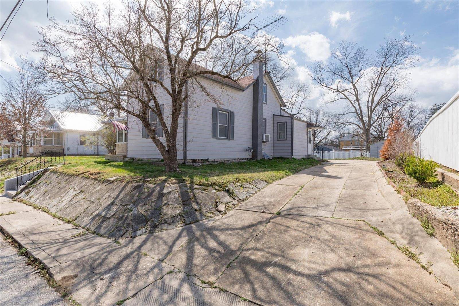 Ste Genevieve, MO 63670,143 S 5th ST