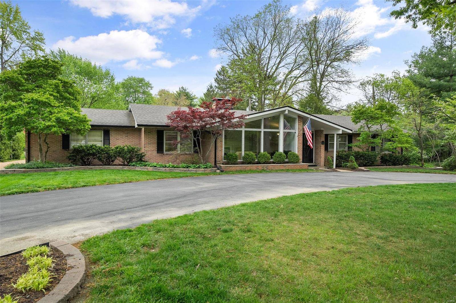 St Louis, MO 63141,336 S Spoede RD