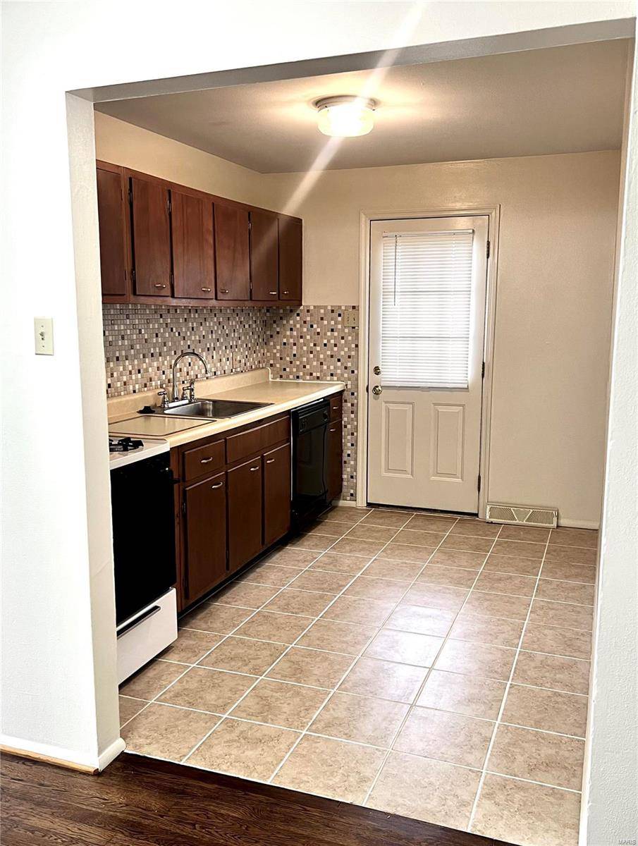 St Ann, MO 63074,4063 Esseldale DR