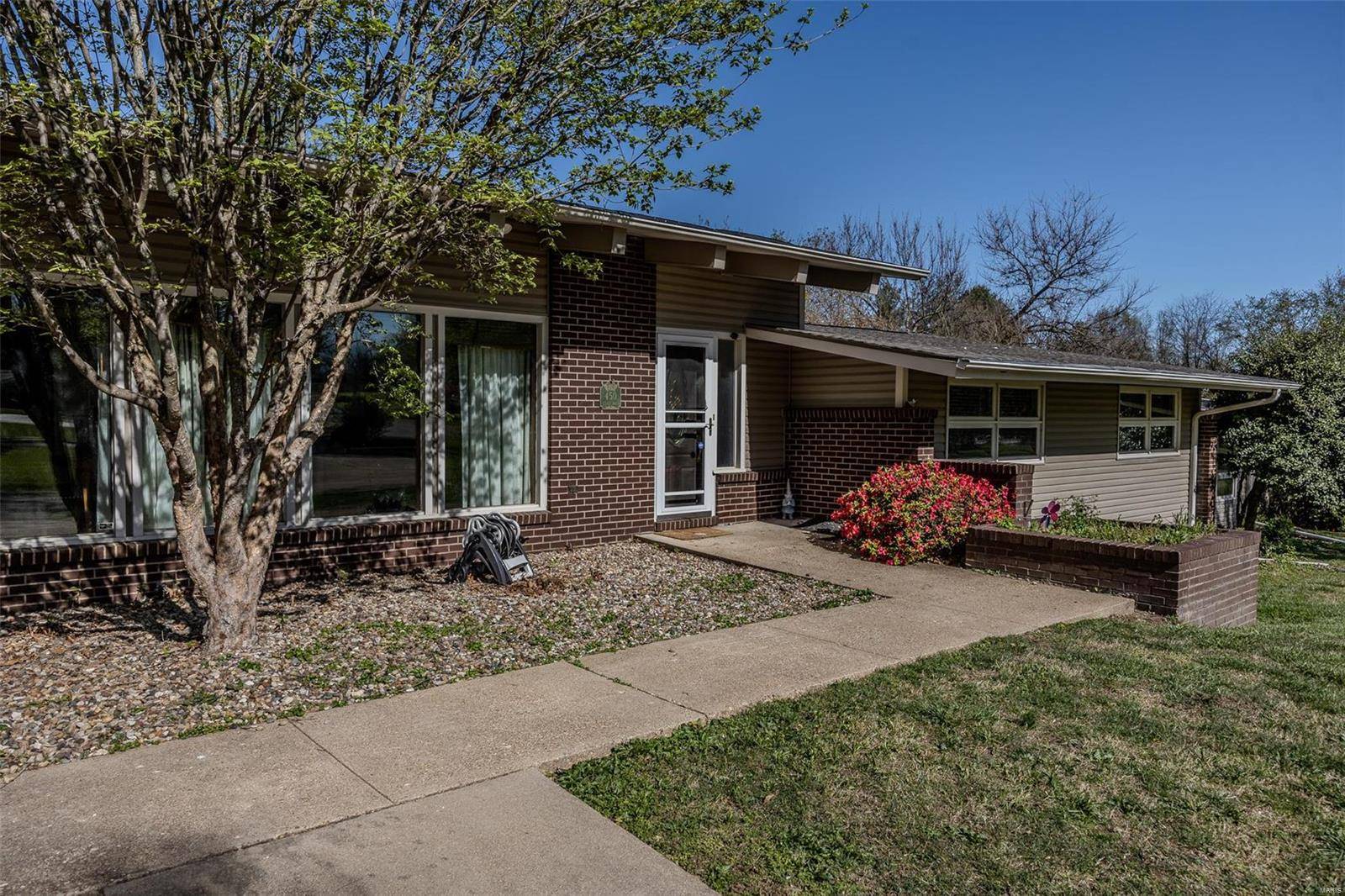 Lebanon, MO 65536,450 Sunset DR