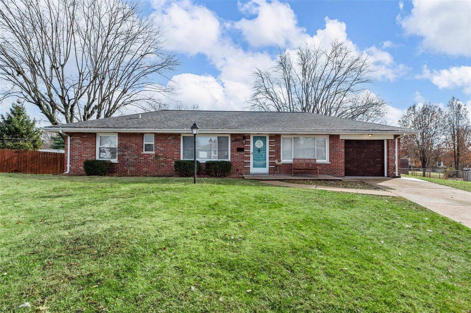 St Louis, MO 63123,9954 Mahogany CT